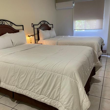Hotel Gardenia Inn ซานซัลวาดอร์ ภายนอก รูปภาพ
