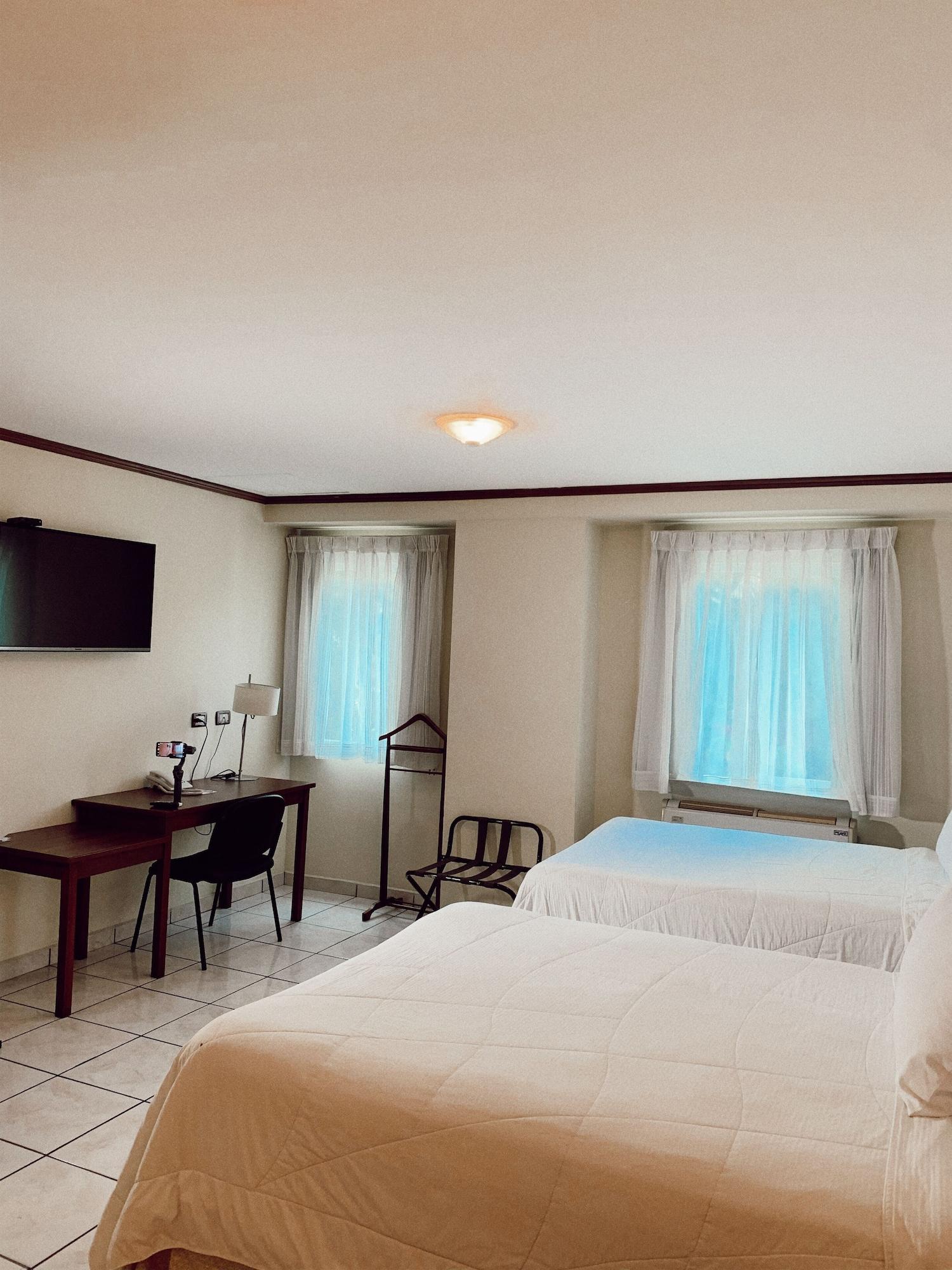 Hotel Gardenia Inn ซานซัลวาดอร์ ภายนอก รูปภาพ