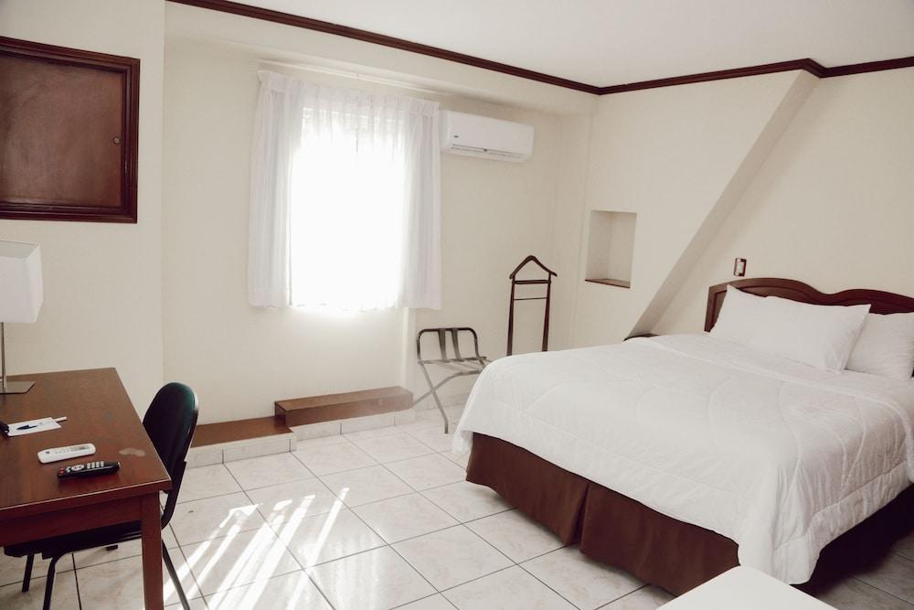 Hotel Gardenia Inn ซานซัลวาดอร์ ภายนอก รูปภาพ