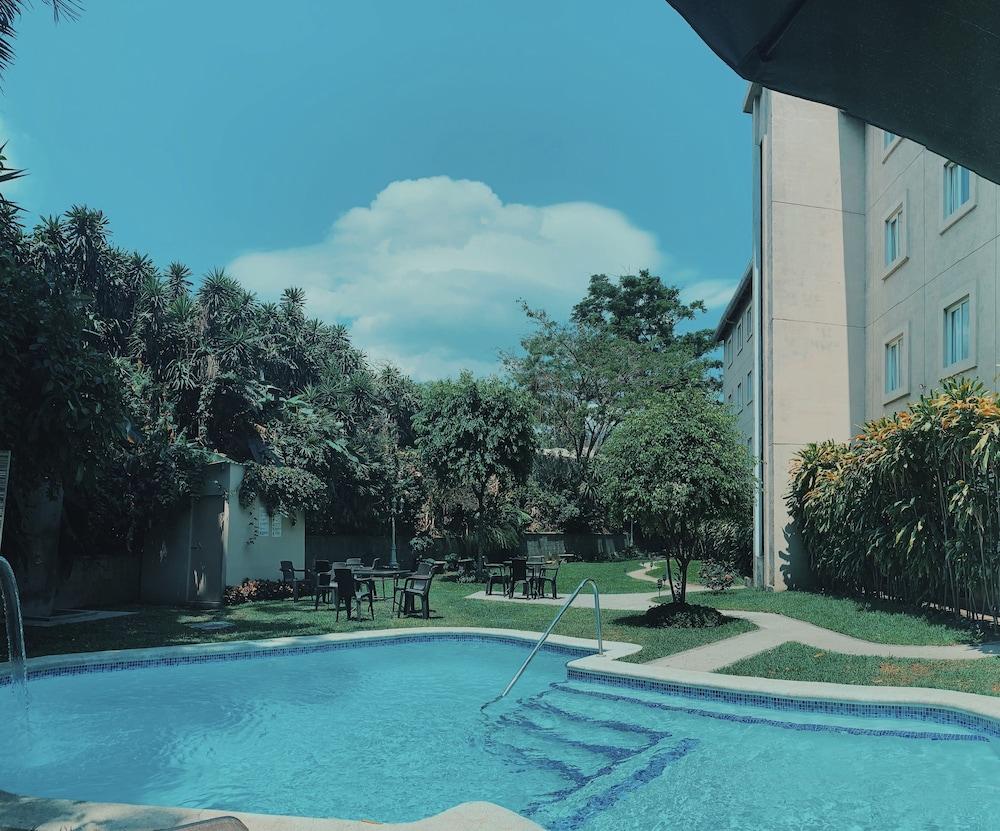 Hotel Gardenia Inn ซานซัลวาดอร์ ภายนอก รูปภาพ