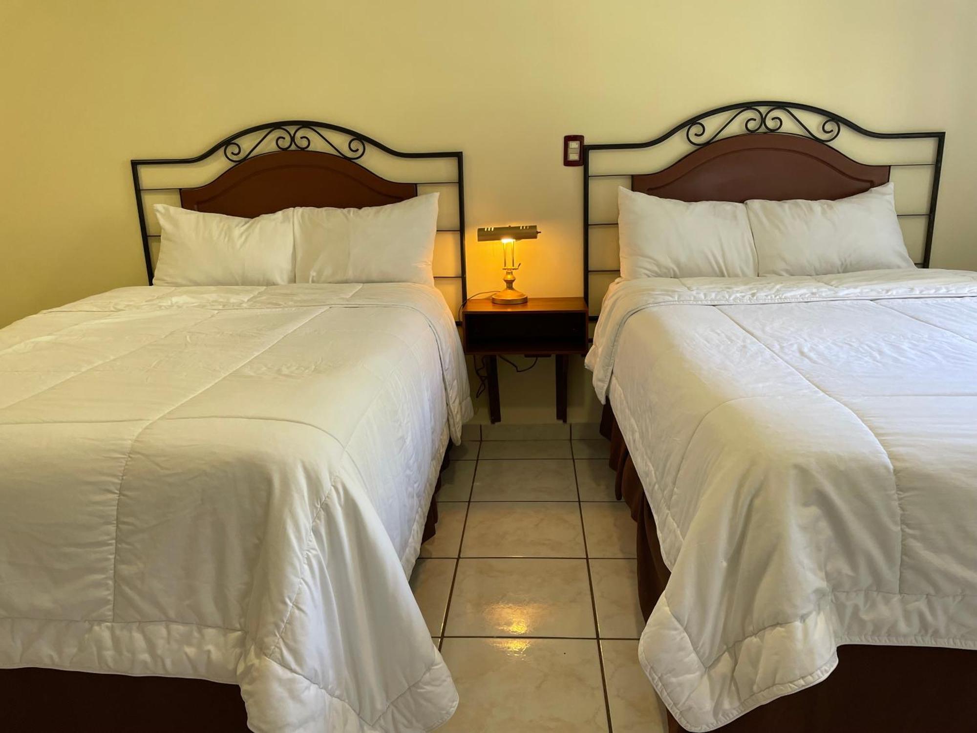 Hotel Gardenia Inn ซานซัลวาดอร์ ภายนอก รูปภาพ