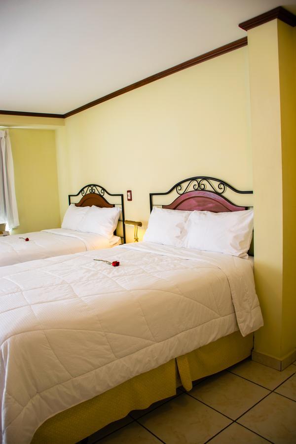 Hotel Gardenia Inn ซานซัลวาดอร์ ภายนอก รูปภาพ