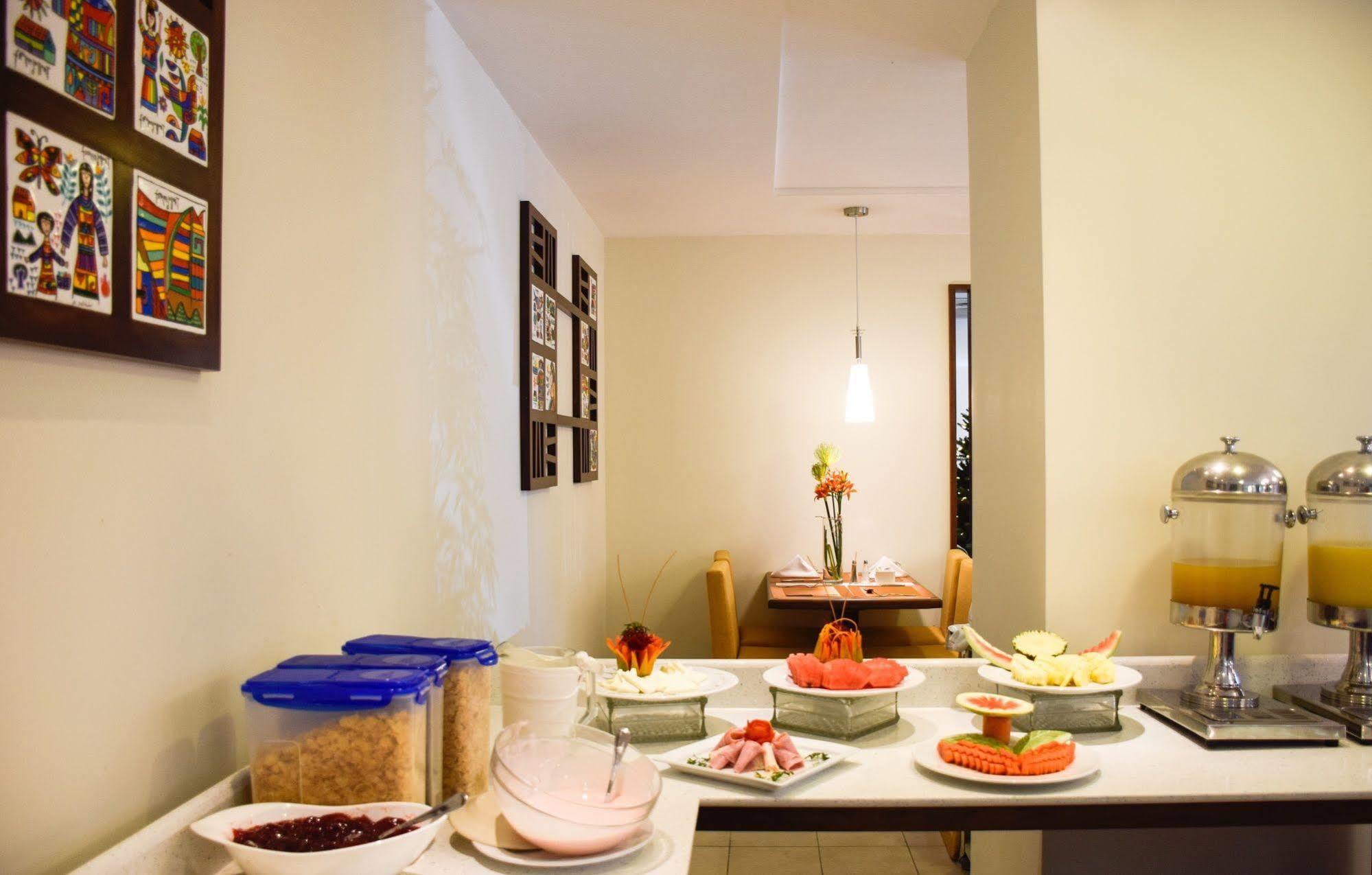 Hotel Gardenia Inn ซานซัลวาดอร์ ภายนอก รูปภาพ