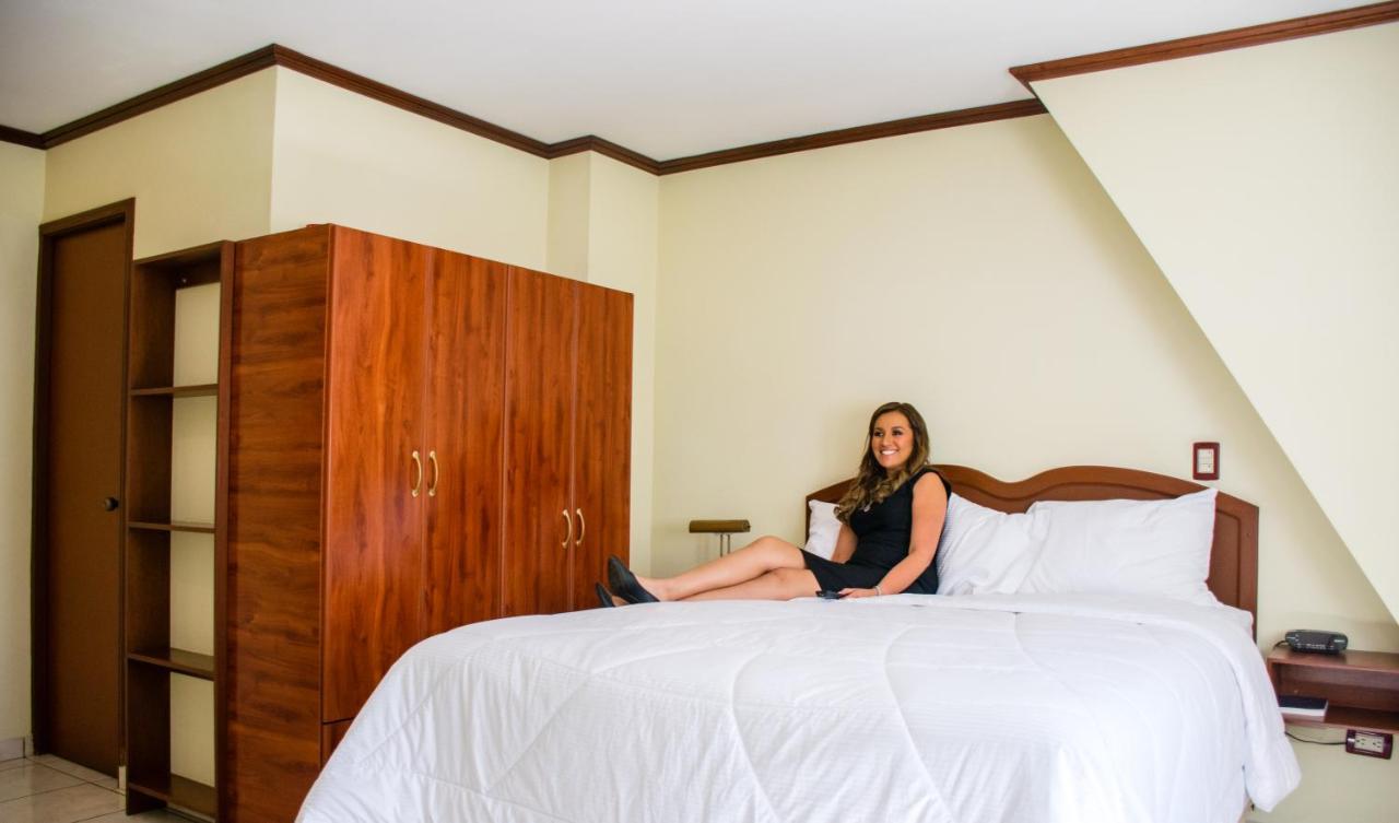 Hotel Gardenia Inn ซานซัลวาดอร์ ภายนอก รูปภาพ