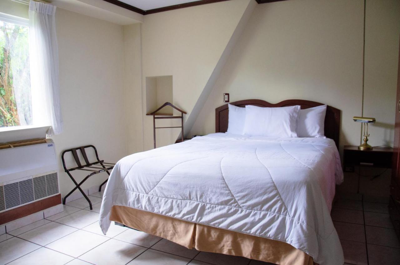 Hotel Gardenia Inn ซานซัลวาดอร์ ภายนอก รูปภาพ