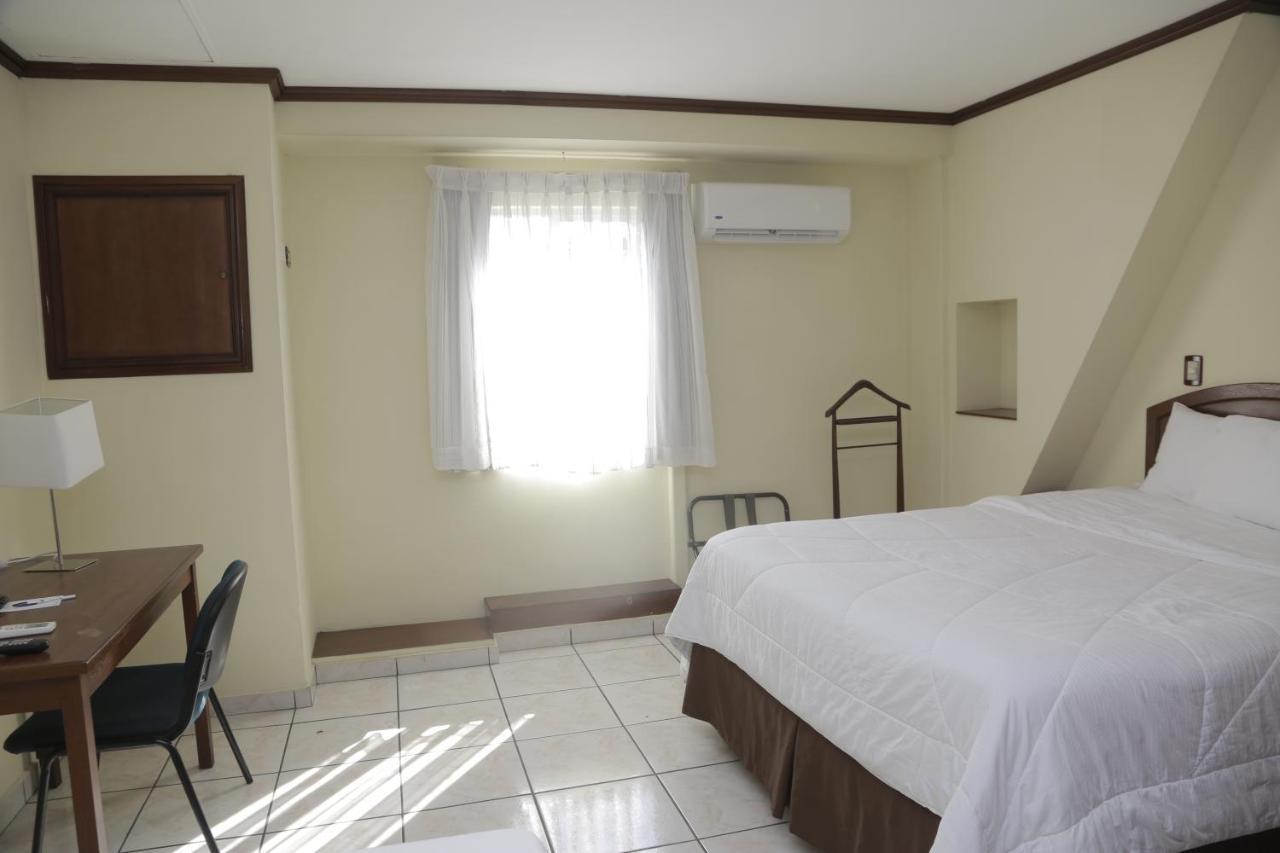 Hotel Gardenia Inn ซานซัลวาดอร์ ภายนอก รูปภาพ